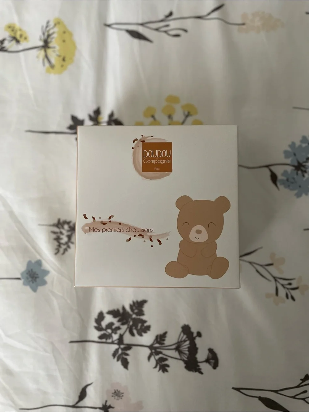 DOUDOU Compagnie Baby Shoe Box - Cream with Brown Logo - Picture 4 of 5